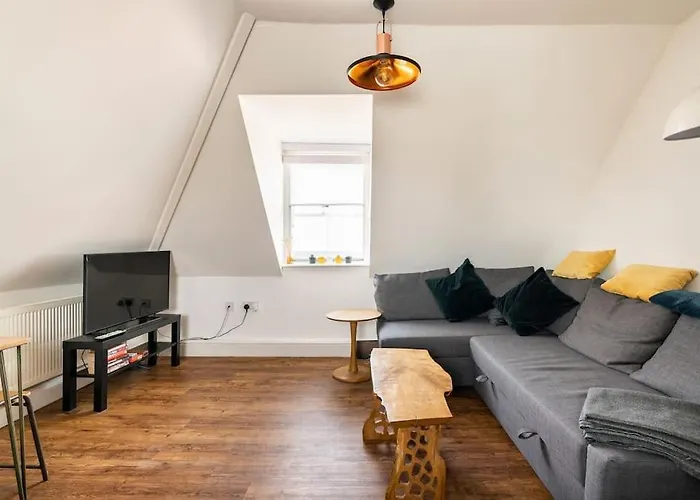 Top Floor Flat On Harbour Street With Sea Views