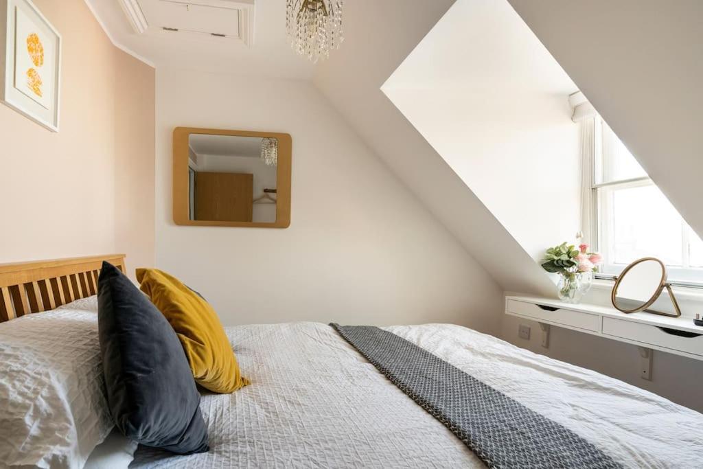 Floor Flat On Harbour Street With Sea Views Apartment