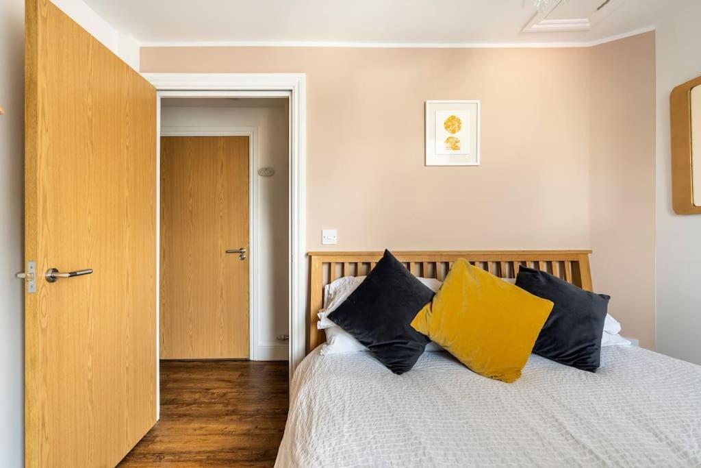 Apartment Floor Flat On Harbour Street With Sea Views